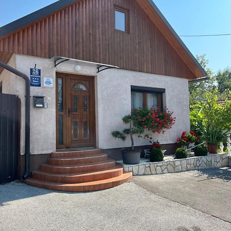 Apartman Anna Ogulin Exterior foto