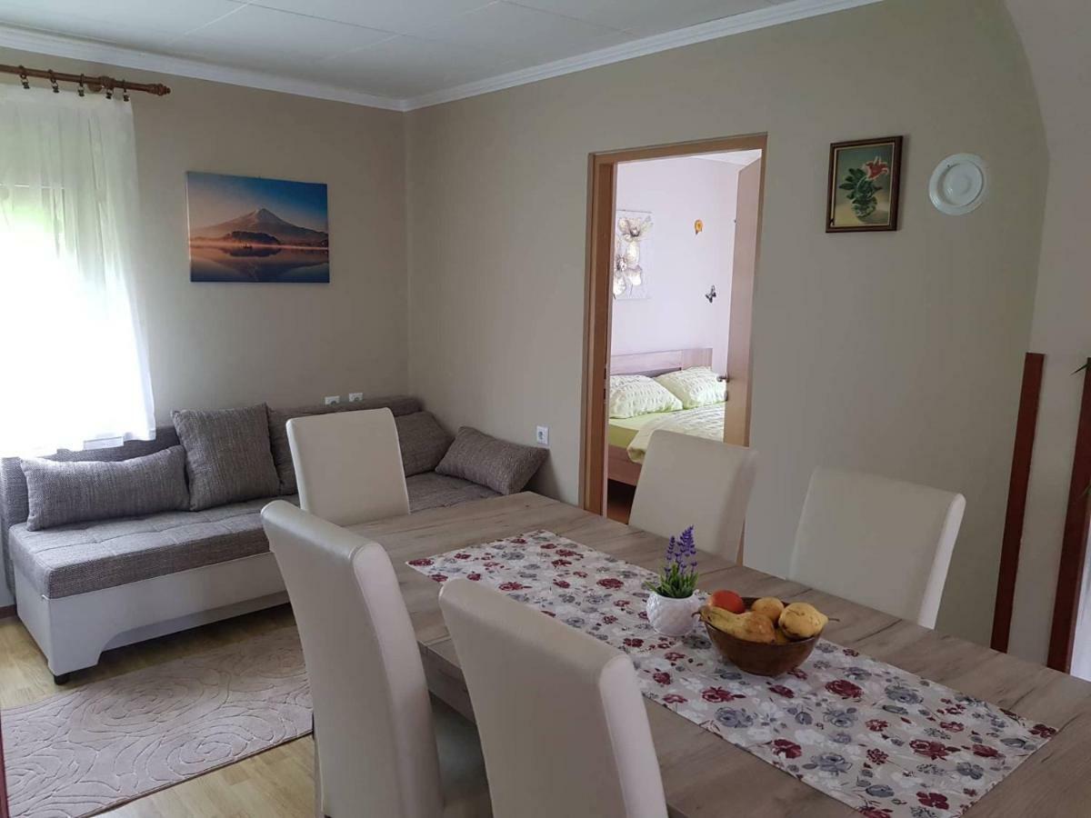 Apartman Anna Ogulin Exterior foto